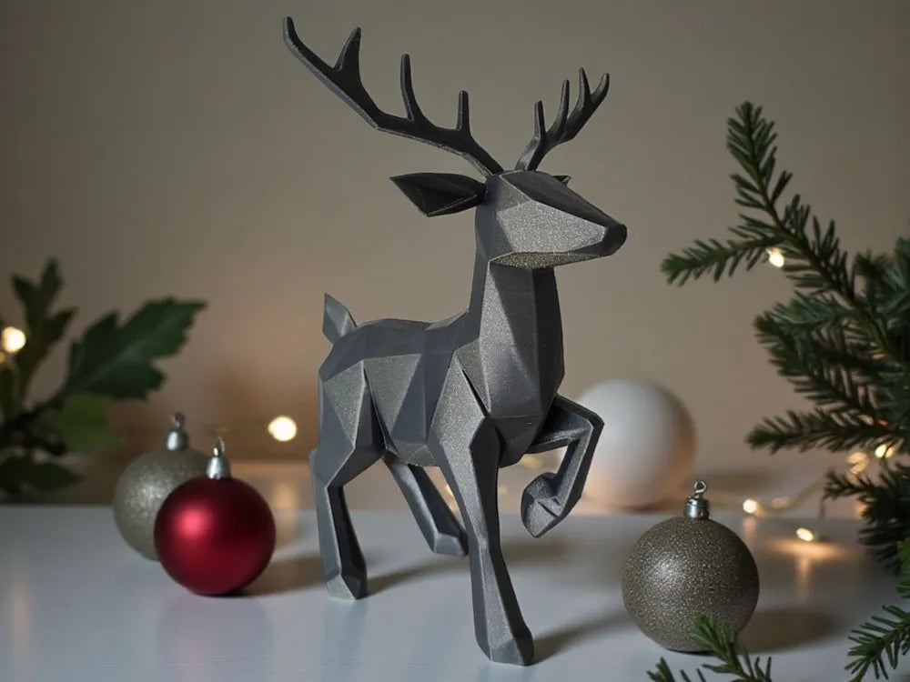 Minimalist (Christmas) Low Poly Reindeer
