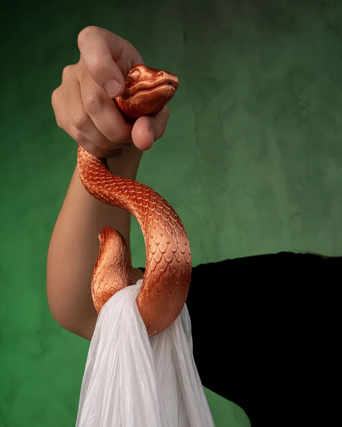 Snake_Hook_bag_holder4_858e8e7b9a