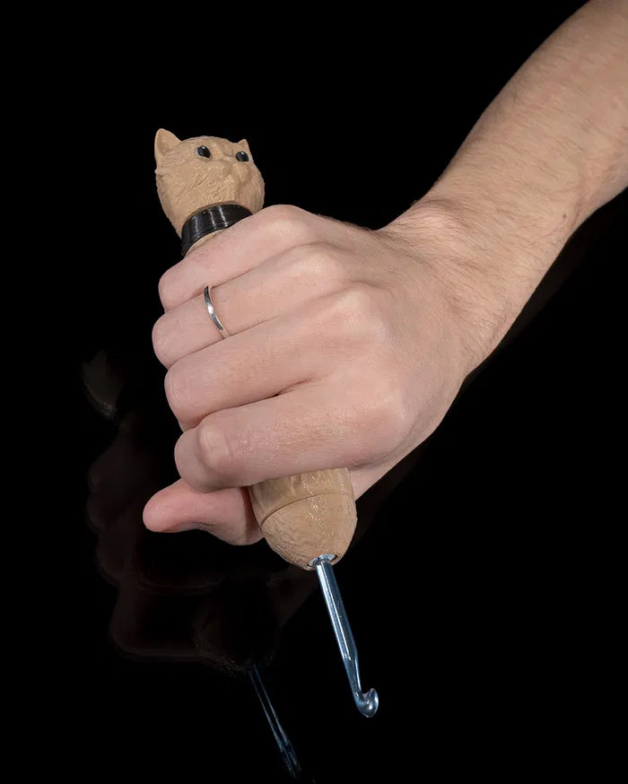 Kit_Cat_Yarn_Bowl_and_Hook_Case_4_2f6f386fbb