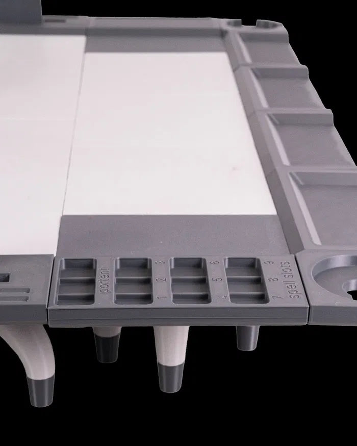 Table_of_Holding8_15fe96e40c