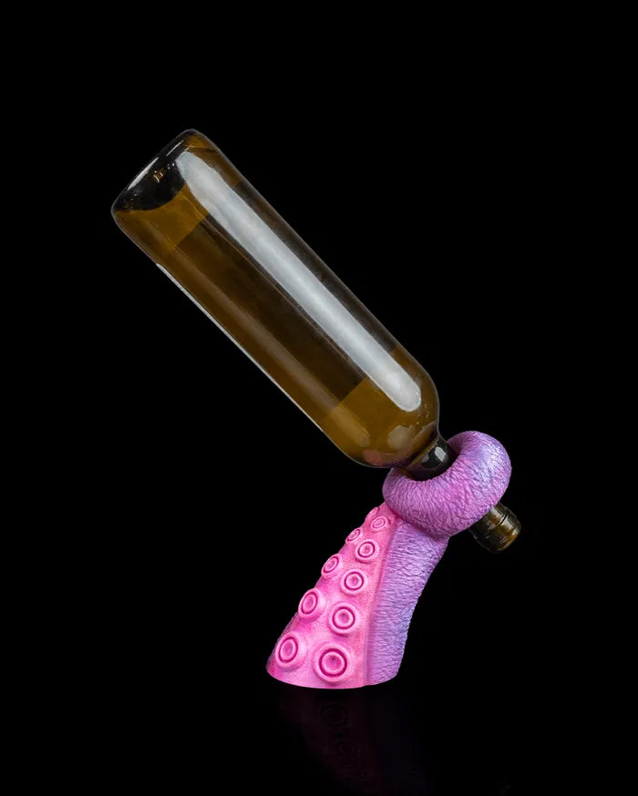 Pour_Kraken_Wine_Holder_2_e63d6bd320