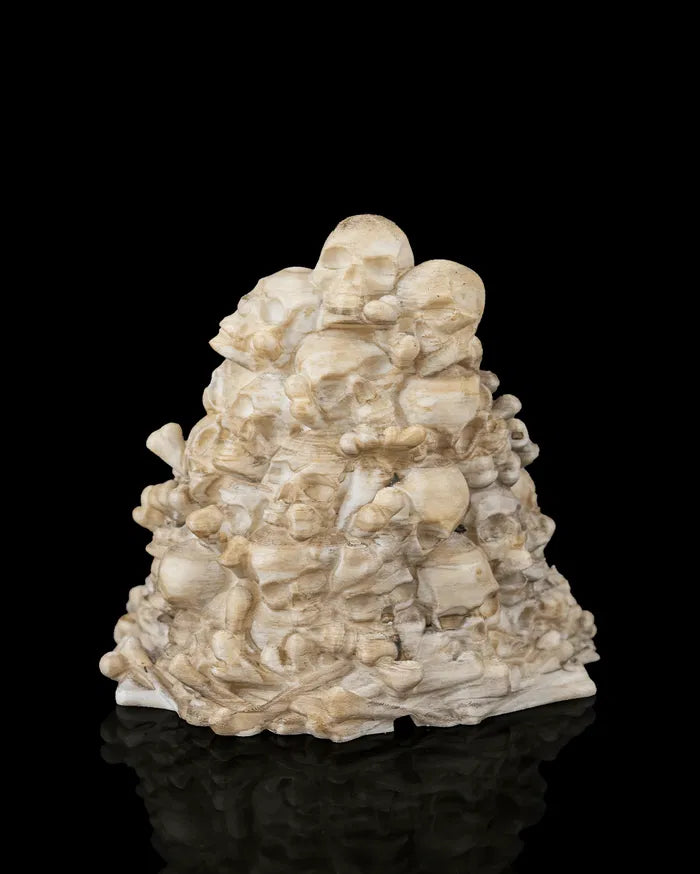 Bone_Throne_Phone_Holder4_f6b36d8469