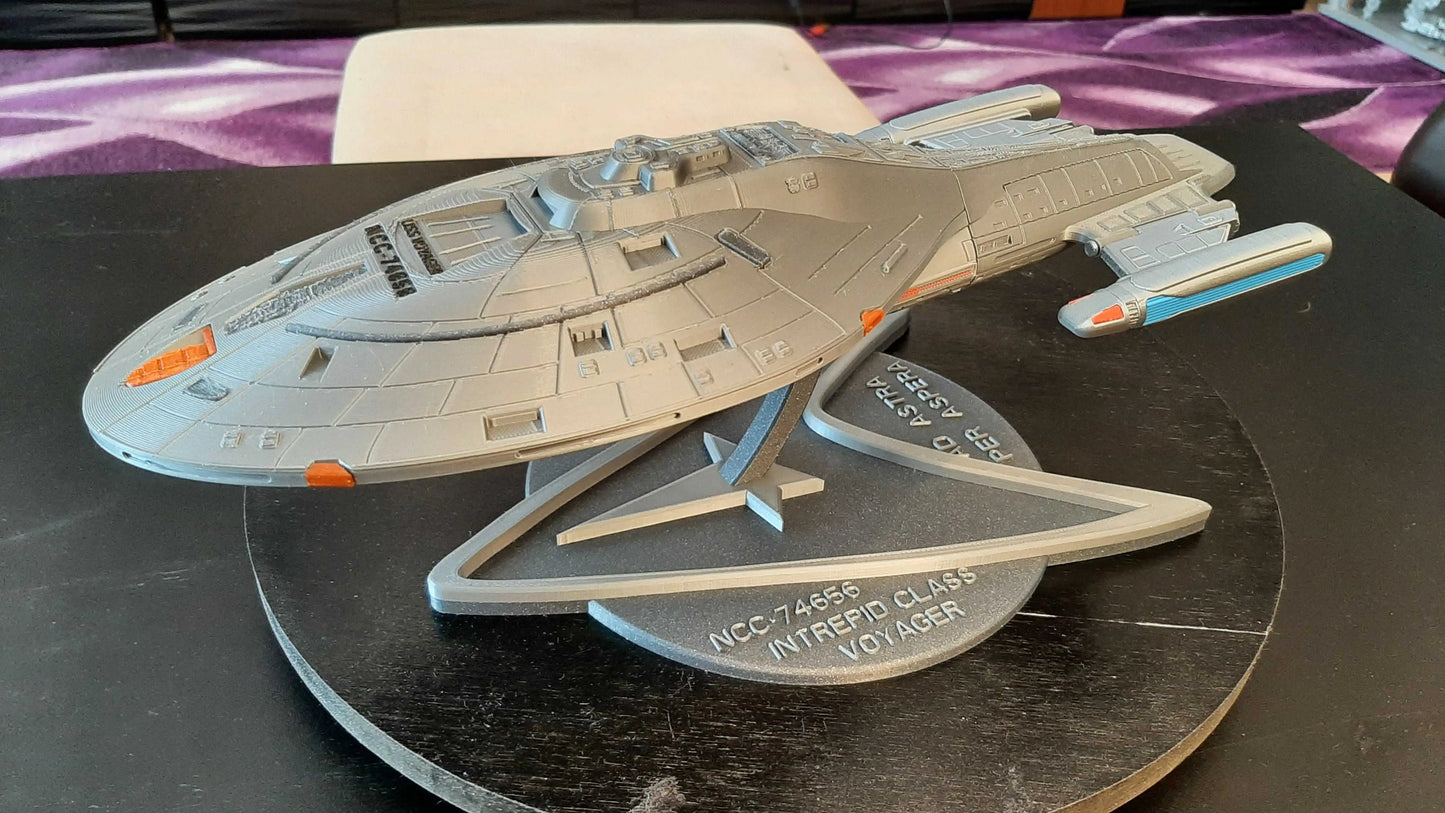 Star Trek 14" USS Voyager NCC-74656