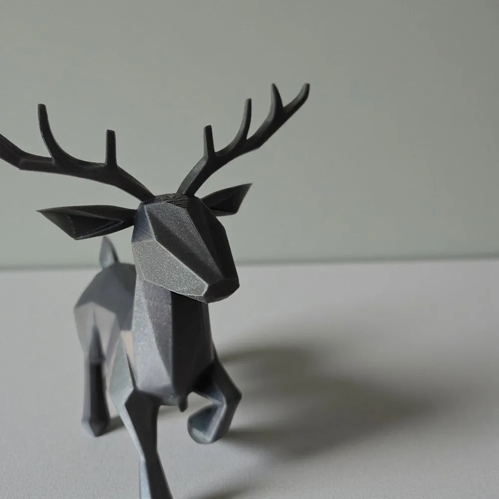 Minimalist (Christmas) Low Poly Reindeer