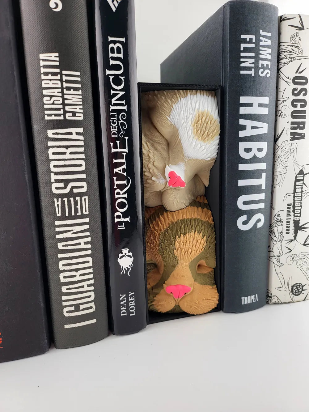 Sleeping Cat Friends NO AMS – Book Nook Shelf