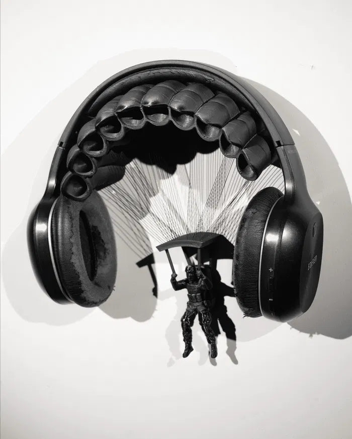 Parachuting_Headphone_Holder_4_3e9f4b0cc8