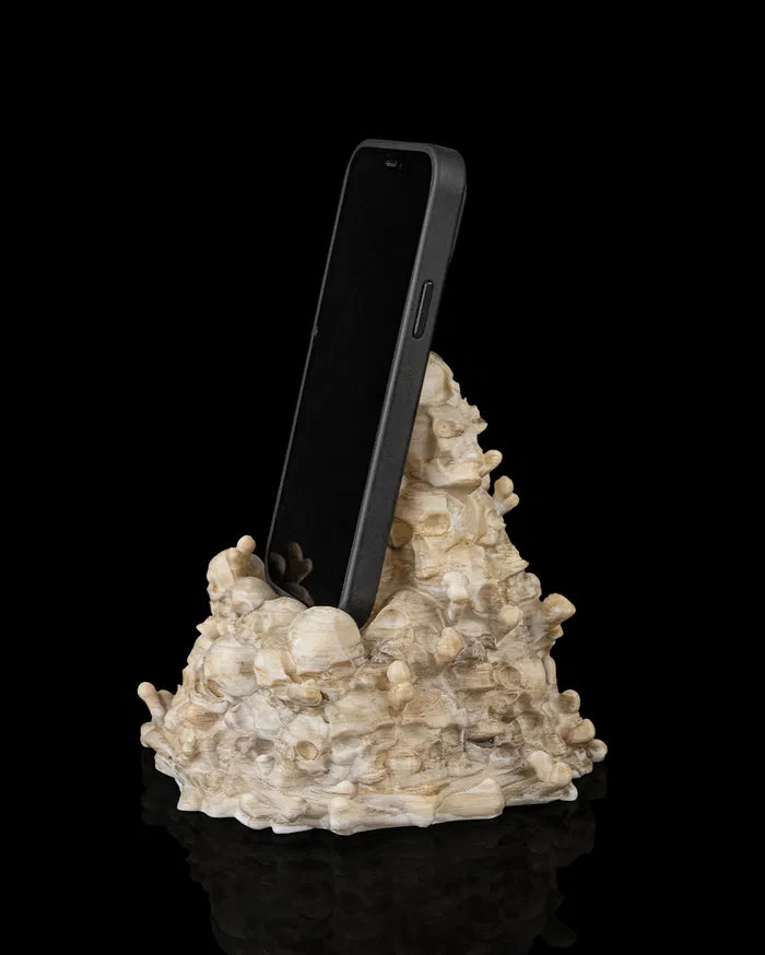 Bone_Throne_Phone_Holder3_ed011dc4cb