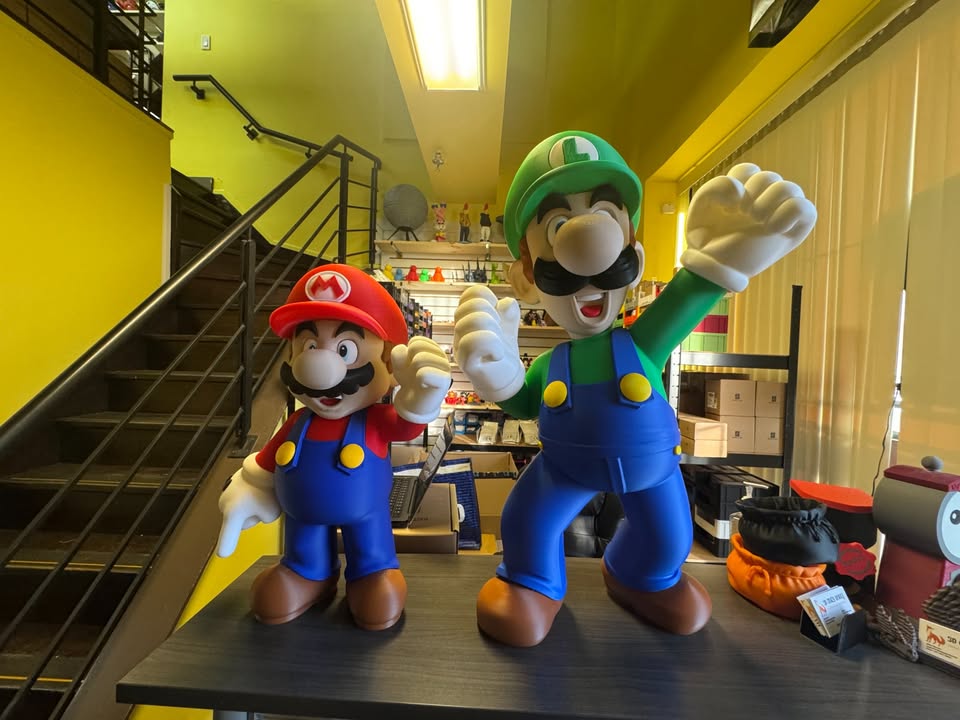Mario Emoting Super Mario 24