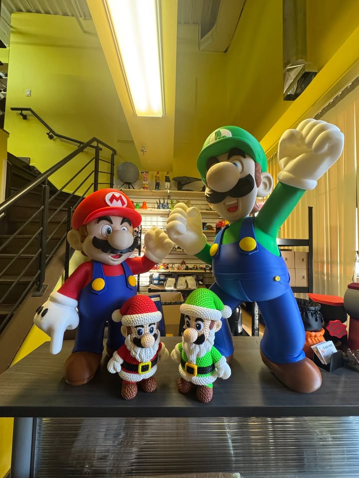Mario Emoting Super Mario 24