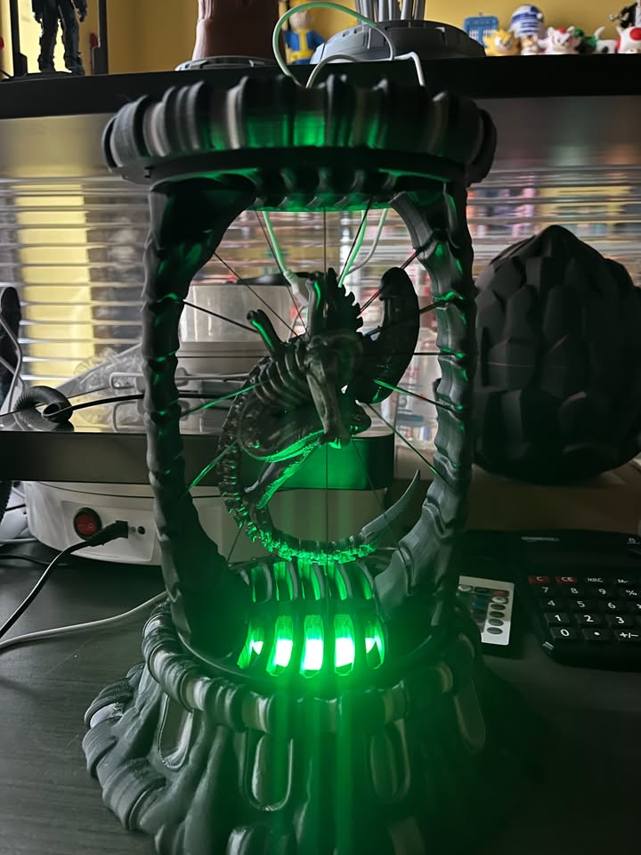 Alien Xenomorph LED Lamp - 10.5"
