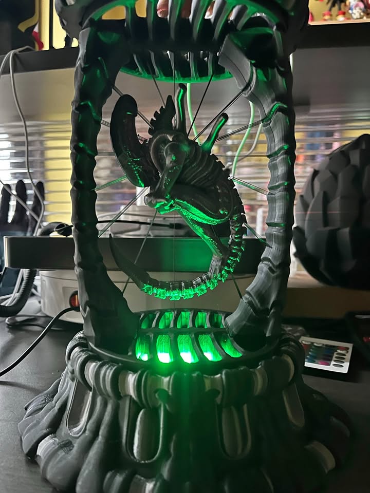 Alien Xenomorph LED Lamp - 10.5"