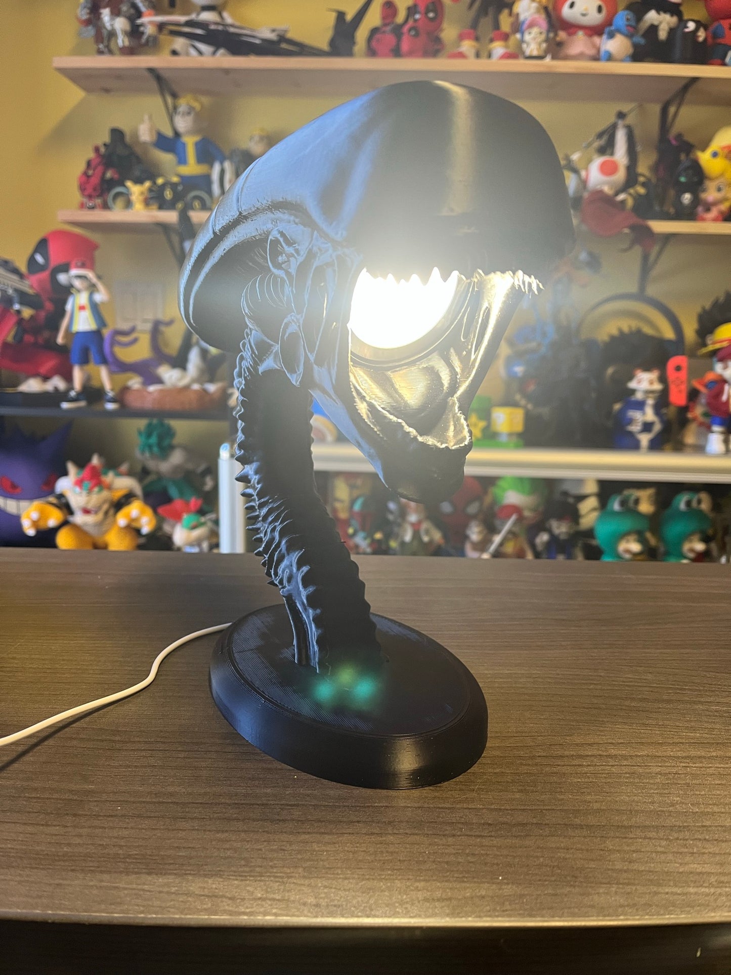 10" Alien Xenomorph Lamp
