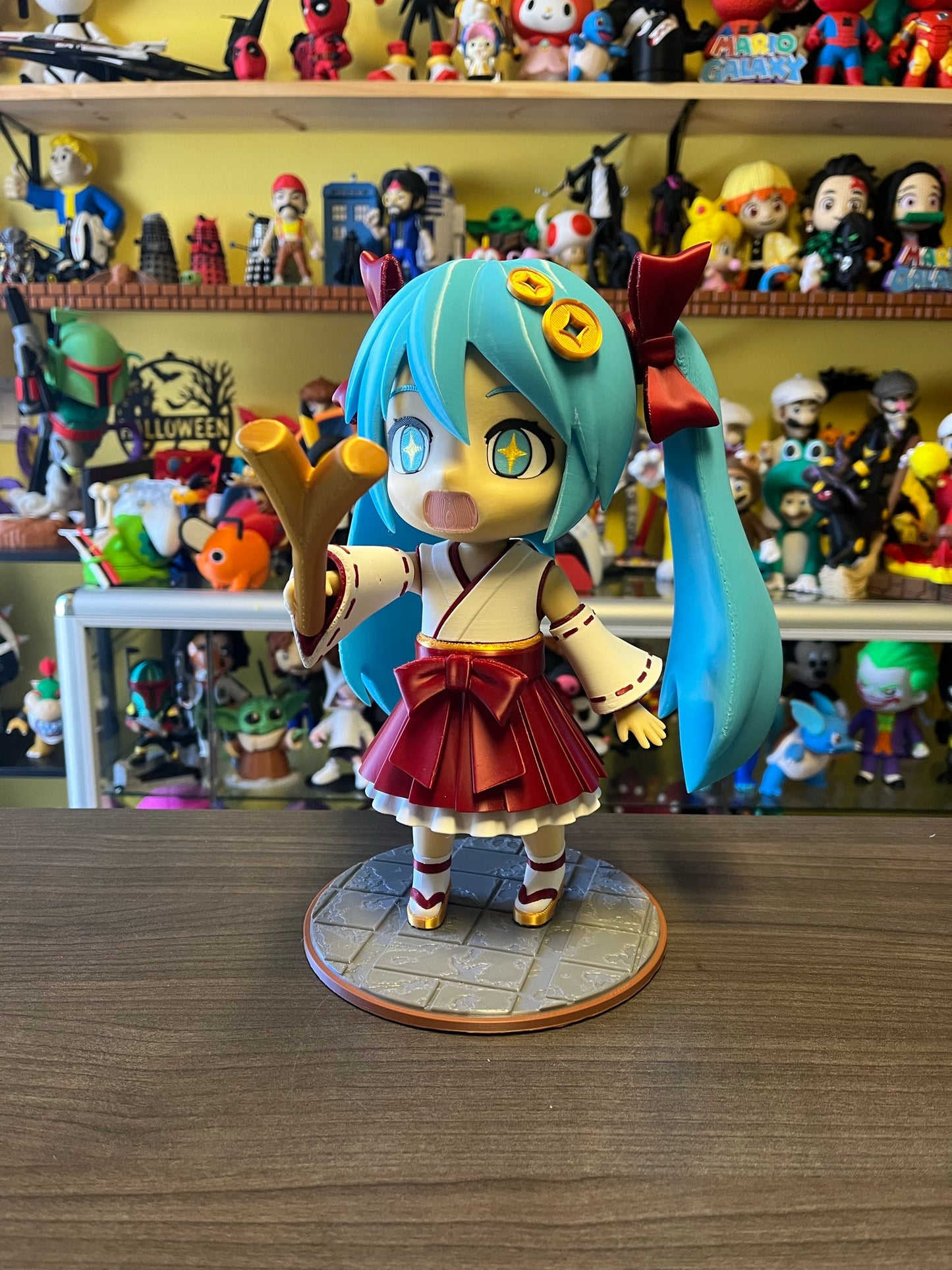 11" Hatsune Miku Chibi Shrine Maiden