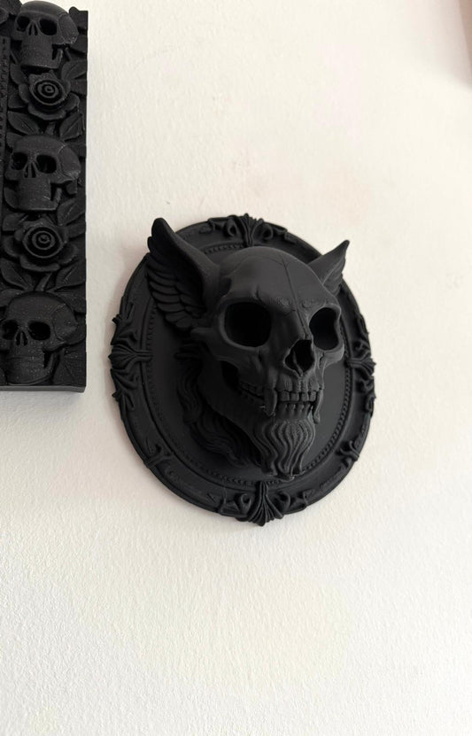 Gargoyle Skull Frame