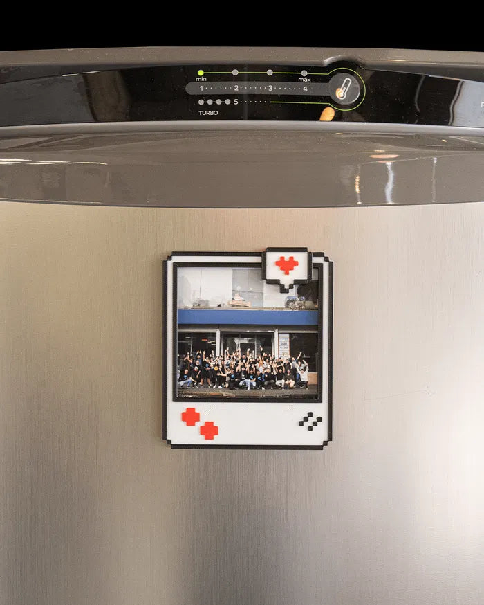 Pixel Snap - Magnetic Photo Frame