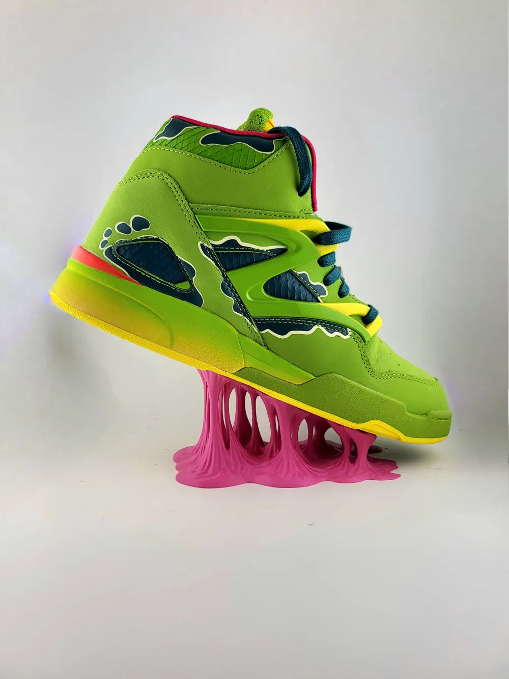 Sneaker Display Stand – Dripping Gum Style Holder